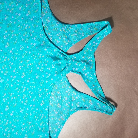 Tops - Picture 6 of 8